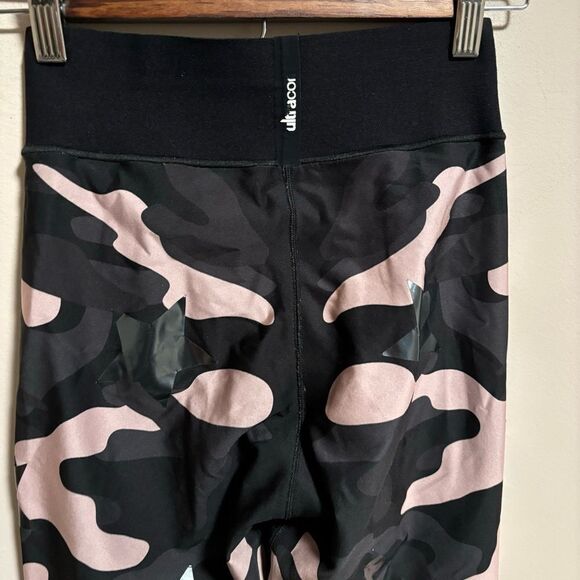 Ultracor Camo Collegiate Legging in Blush Patent Nero Pink Camo- Size Medium - Picture 7 of 9